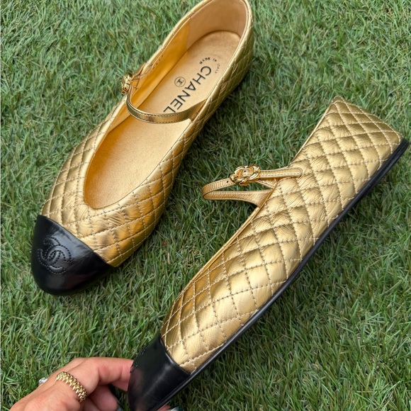 CHANEL CC LOGO GOLD LEATHER MARYJANE BALLET FLATS SHOES QUILTED BLACK CAP TOE 40 - Picture 9 of 15